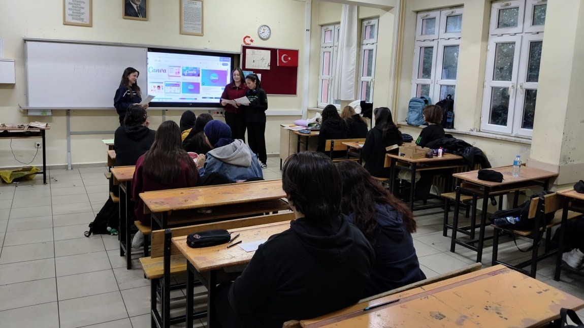 ETWINNING PROJEMİZ KAPSAMINDA ÖĞRENCİLERİMİZ ARKADAŞLARINA CANVA EĞİTİMİ VERDİ